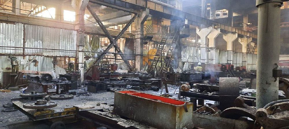 Пожар на "Заводе Алюминиевых профилей" в результате обстрела Донецка