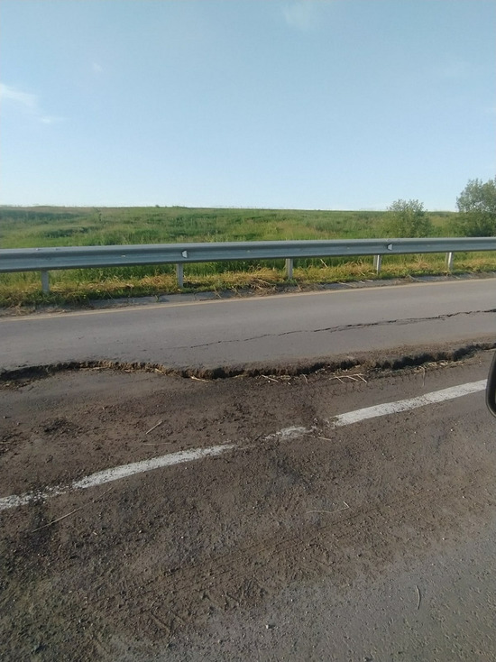Жители Михайлова пожаловались на разбитую дорогу