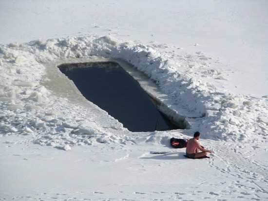 Зимнее плавание поможет акклиматизации к холоду и жаре