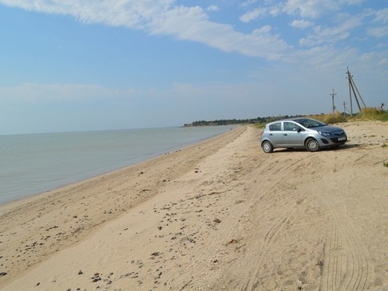 На побережье Таганрогского залива в машине нашли тело мужчины