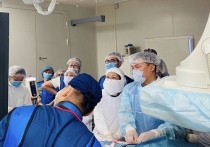 В Улан-Удэ хирурги Республиканской больницы имени Семашко впервые провели инновационную операцию на сердце, суть которой заключается в замене пораженного аортального клапана на биологический протез