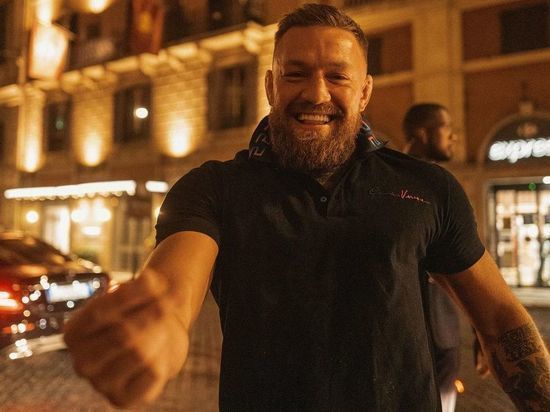 Избитый Макгрегором диджей решил подать на бойца в суд