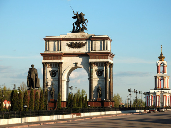 В Курске работы по реставрации Триумфальной арки завершат до 10 декабря