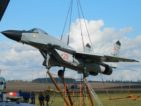 В Судже установили МиГ-29 в парке «Патриот»