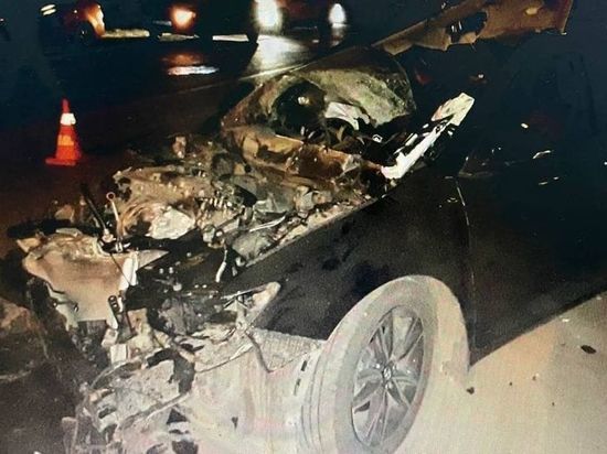 В Чувашии «лишенец» на Toyota Camry протаранил столб