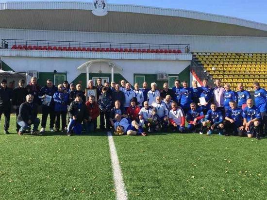 В Тюмени футболисты-ветераны почтили память Фармана Салманова
