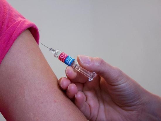 Саратовцы "проснулись" и кинулись вакцинироваться: но этого мало