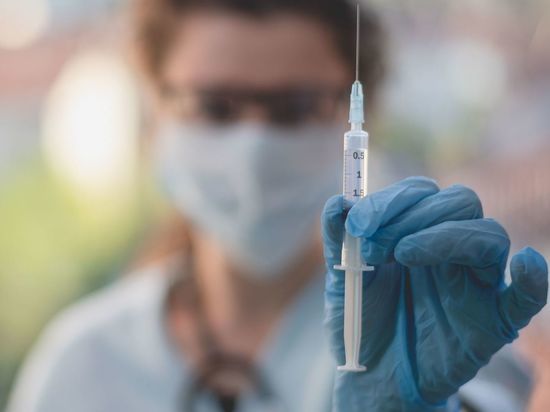 Последний довод в пользу прививки: инфекционист о рисках, осложнениях и новой волне пандемии в Петербурге