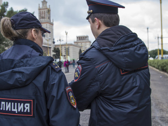В Москве таксист выгнал пассажирку из машины из-за цены на поездку и избил