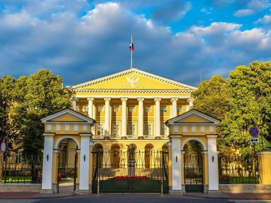 Власти Петербурга изменили порядок направления чиновников в командировки