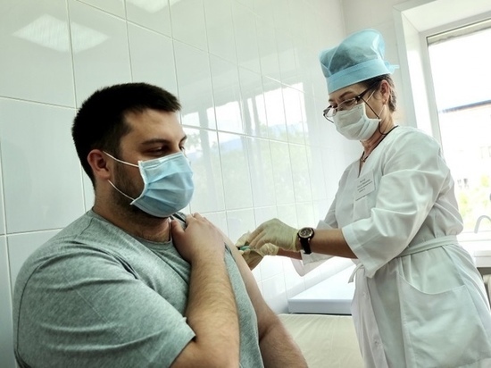 До конца года не менее 80% работающего населения Томской области должны пройти вакцинацию от COVID-19