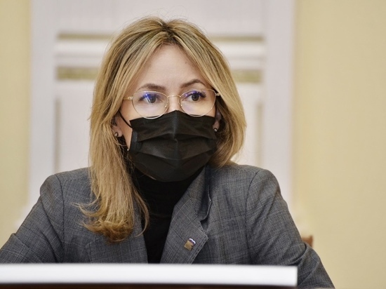 Татьяне Сахаровой вручили удостоверение и нагрудный знак сенатора РФ