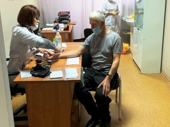 В Пензе от коронавируса привились работники пассажирских предприятий