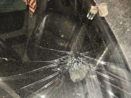 7-летний мальчик разбил головой лобовое стекло машины по вине отца в Красноярске