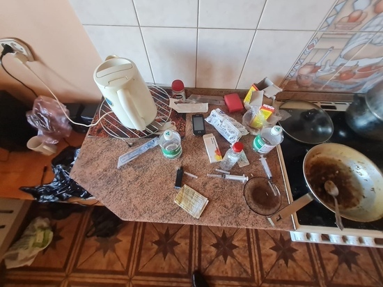 Полиция накрыла наркопритон в читинской квартире