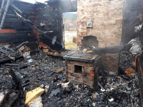В Мурманской области во время пожара в жилом доме обрушилась крыша – погибла женщина