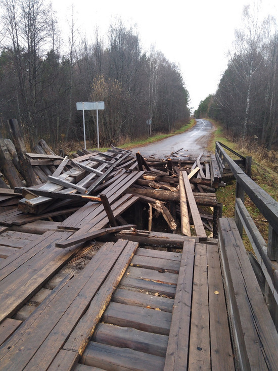 В Нижегородской области частично разрушен деревянный мост
