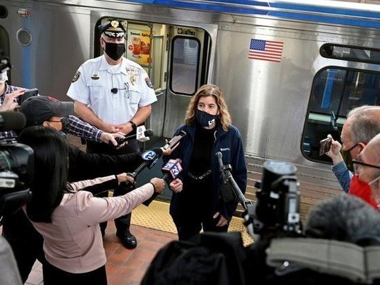 В США пассажиры поезда снимали на телефоны изнасилование женщины