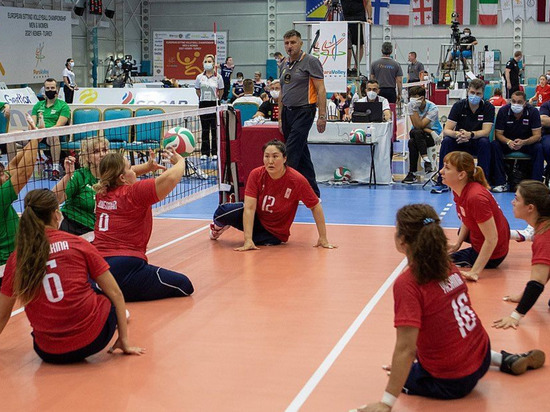 Алена Дмитриева принимает участие на чемпионате Европы по волейболу сидя