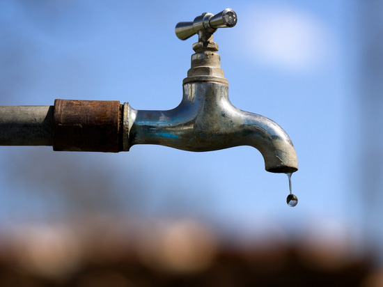 Специалисты ликвидировали аварию на водопроводе, оставившую без воды жителей Волхова