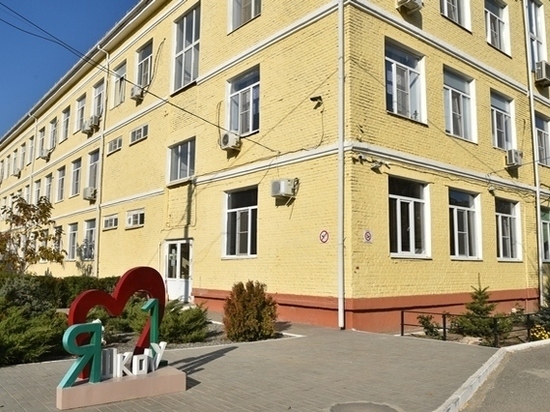В Астрахани школьные дворы приводят в порядок