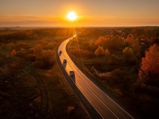 «Ленавтодор» поделился снимками осеннего заката в Тосненском районе