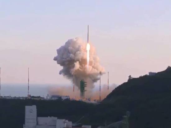 Южная Корея запустила первую ракету-носитель "Нури"