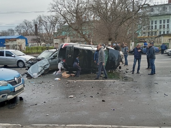 В Твери на проспекте Калинина произошла серьезная авария