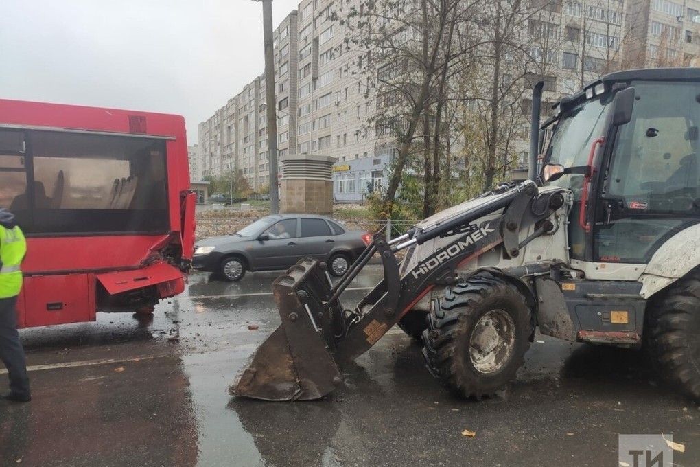 Тракторная казань. Авария на Фучика сегодня Казань.