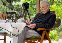 24 октября исполняется 75 лет писателю, юмористу, журналисту и телеведущему Льву Новоженову