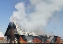 Предположительно, причиной пожара в жилом доме в селе Хойто-Бэе Иволгинского района Бурятии называют поджог