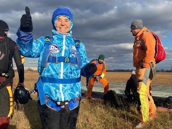 Хабаровчанка решилась на прыжок с парашютом в 83 года