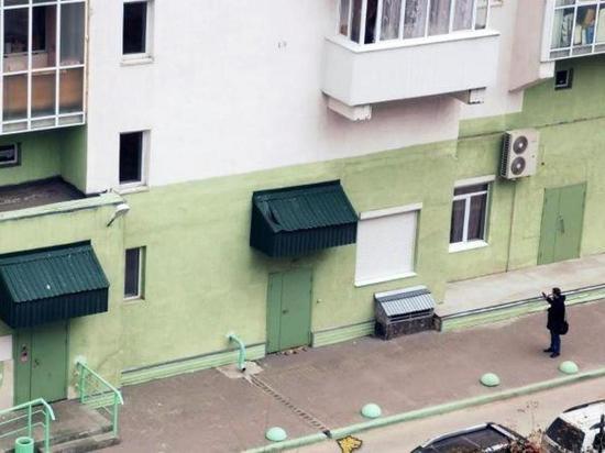 Молодая женщина погибла при падении из окна дома на Троллейной в Новосибирске