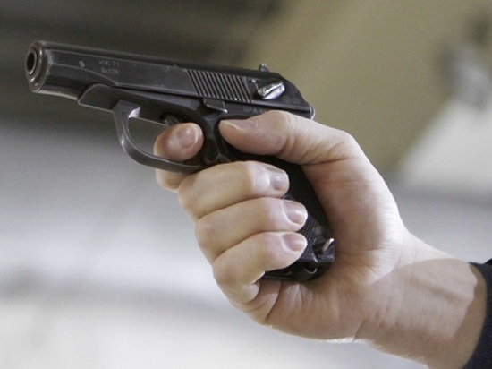 Полицейский ограбил аптеку в Петербурге, угрожая пистолетом