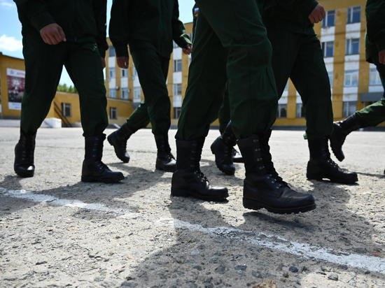 В Челябинской области сотрудники военкомата за взятки освобождали призывников от службы в армии