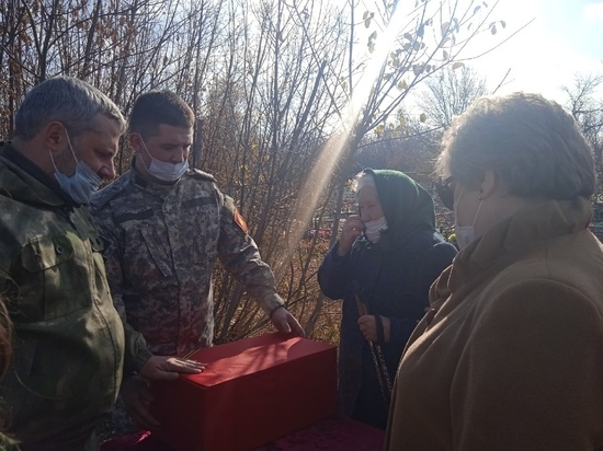 Найденного под Тулой солдата похоронили в Воронежской области рядом с женой