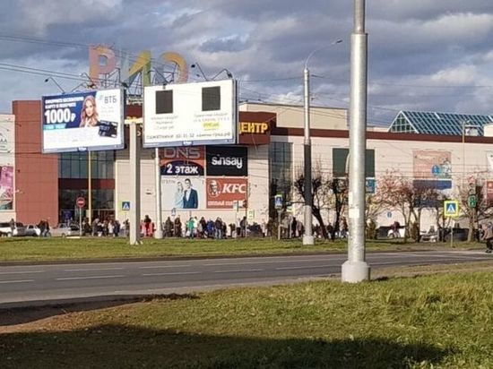 В Костроме в порядке учений эвакуировали посетителей сразу трех торговых центров