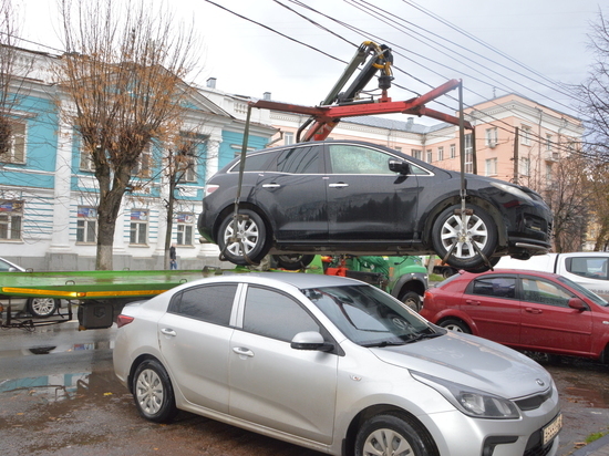 В Твери эвакуируют машины «инвалидов»