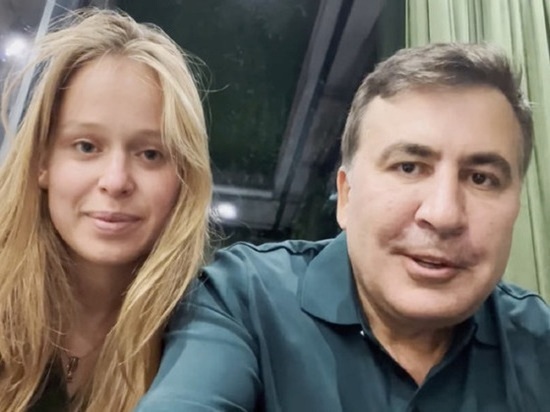 Девушка Саакашвили заявила о его расставании с женой