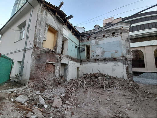 Разрушили часть усадьбы XIX века в центре Екатеринбурга
