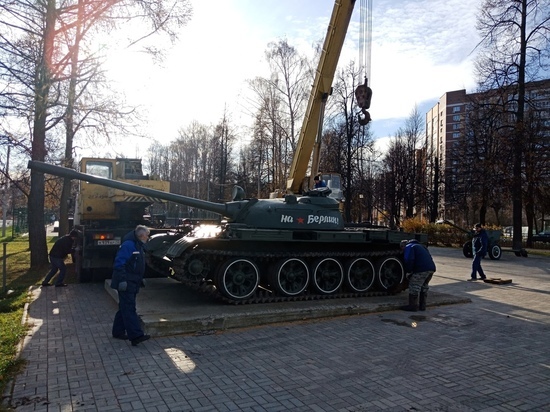 Танк Т-55 вернулся на свое место в Парк Победы Йошкар-Олы