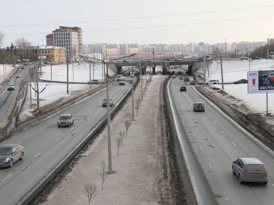 Примерно на 70 копеек за месяц в Омске подорожал весь бензин