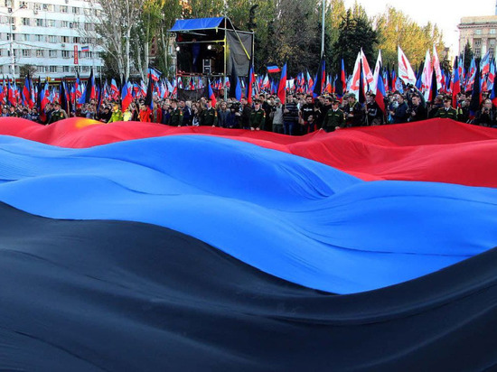 В ДНР отмечают День Государственного флага