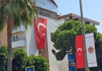 Семь российских туристов оказались задержаны в курортной турецкой Анталье