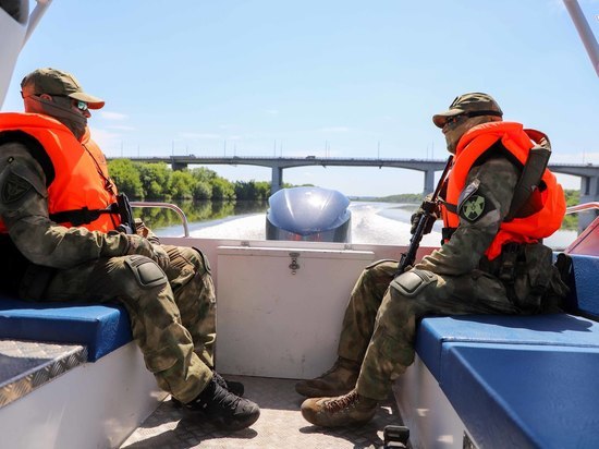 В Рязани росгвардейцы на Оке задержали двух браконьеров с острогами
