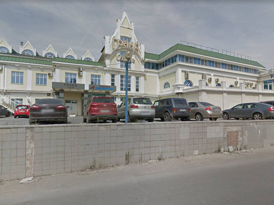В Рязани на дорогу обрушилась часть стены у Полсинаута