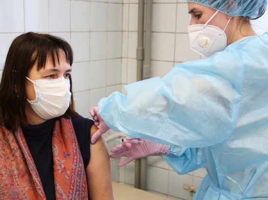 Одновременная вакцинация от COVID-19 и гриппа: ставят ли две прививки сразу в Новосибирске