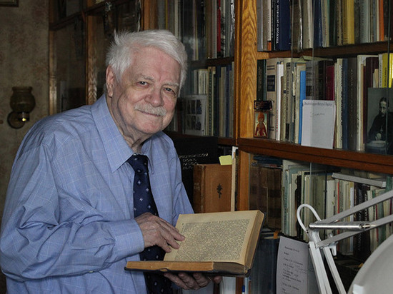 Память филолога Вадима Баевского увековечили в Смоленске