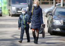 Сейчас в экспертном сообществе все большее беспокойство начал вызывать тот факт, что преобладающий в России штамм коронавируса "Дельта" стал все чаще поражать детей