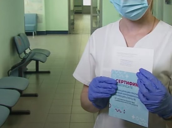 В Приморье уволили главврача больницы, где подделывали прививочные сертификаты